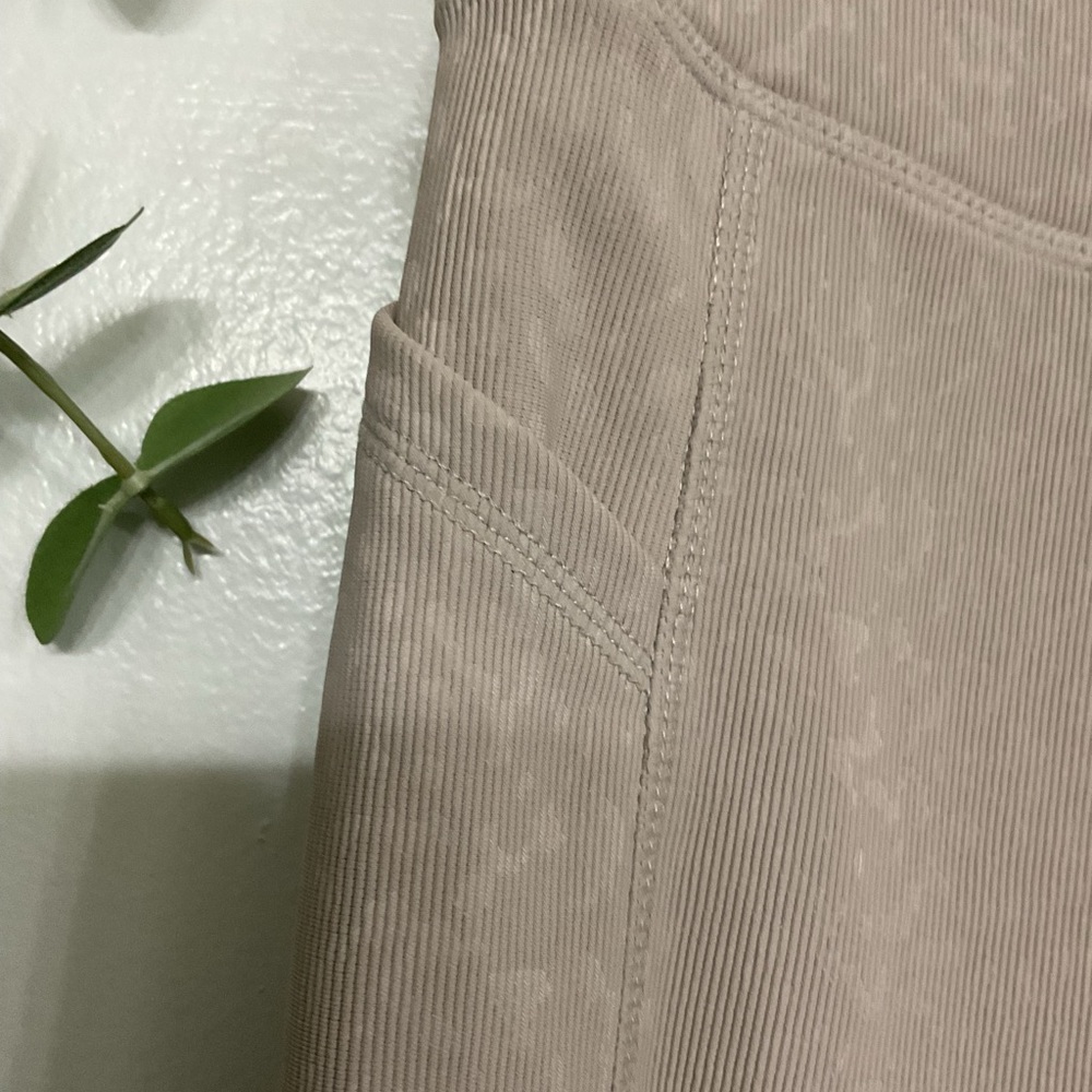 High-Waist Ribbed Bike Shorts in Taupe - Picture 6 of 8